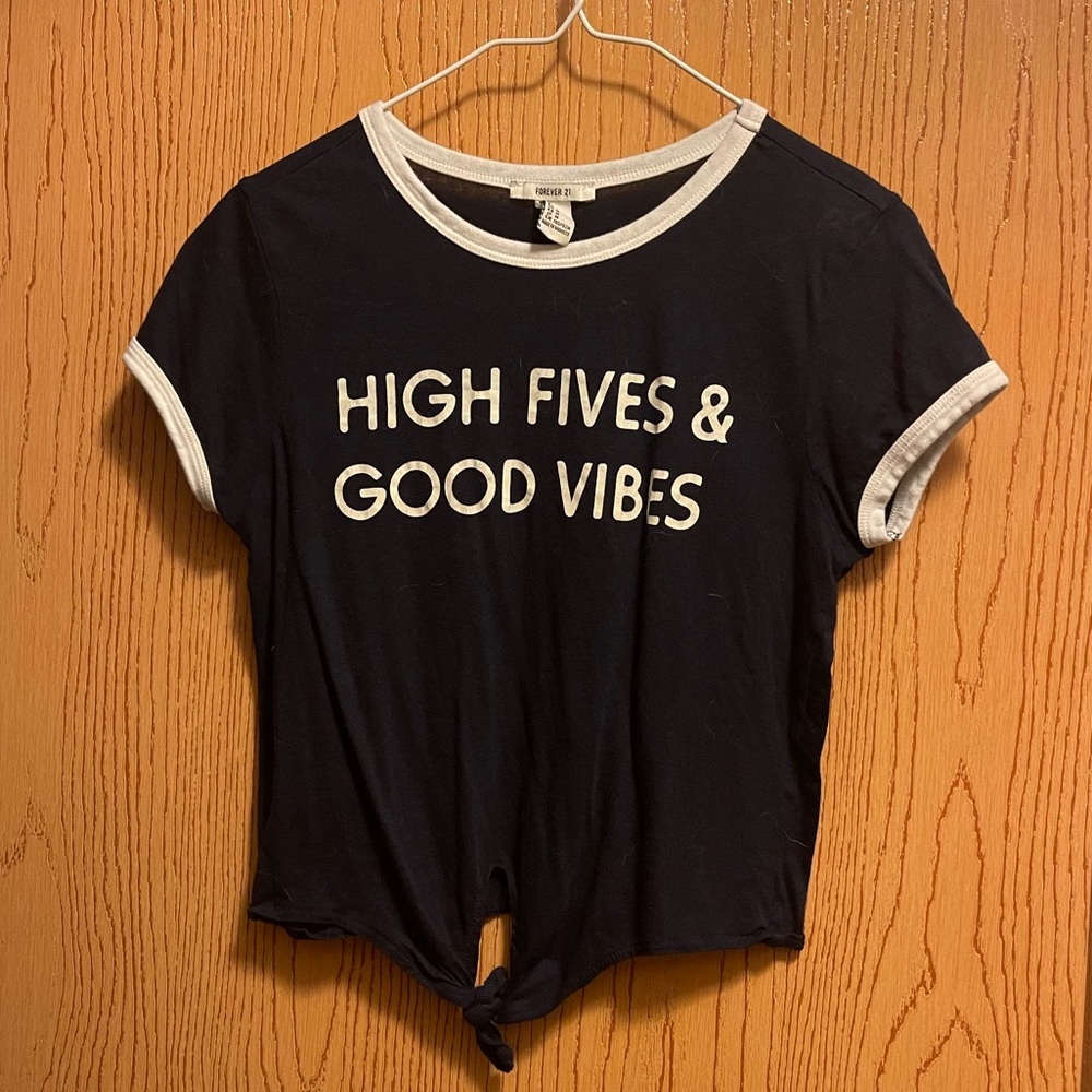 Cropped graphic tee sz M